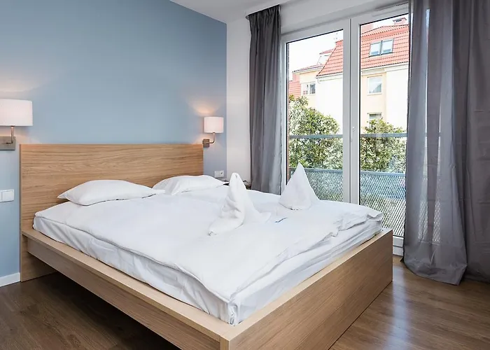 Blue Side Family Apartment 50M Beach شقة *