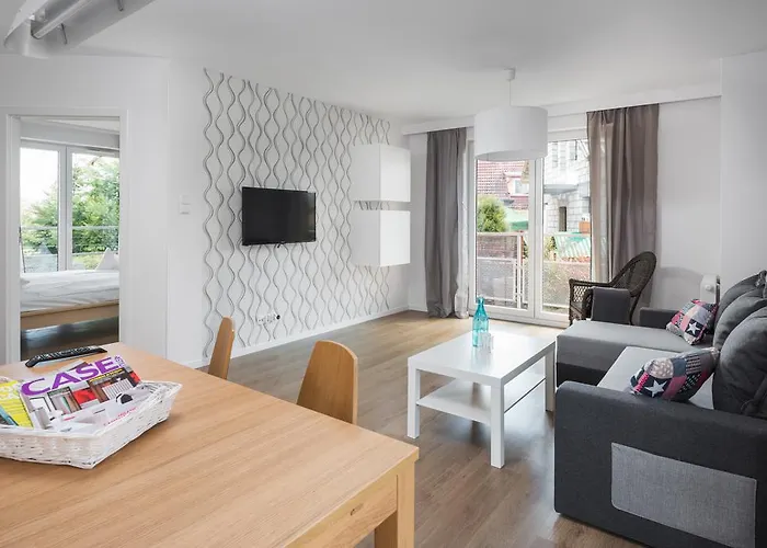 Blue Side Family Apartment 50M Beach غدانسك