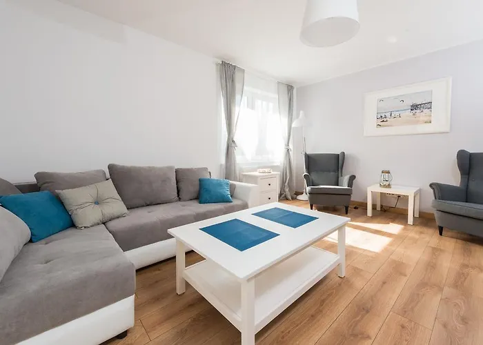 Blue Side Family Apartment 50M Beach غدانسك